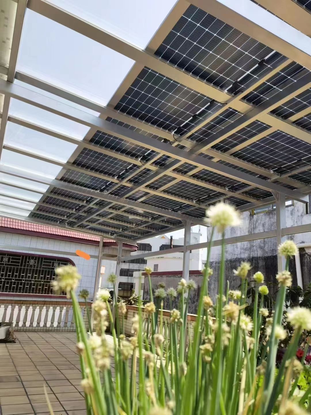 梁山别墅家用屋顶太阳能发电系统安装